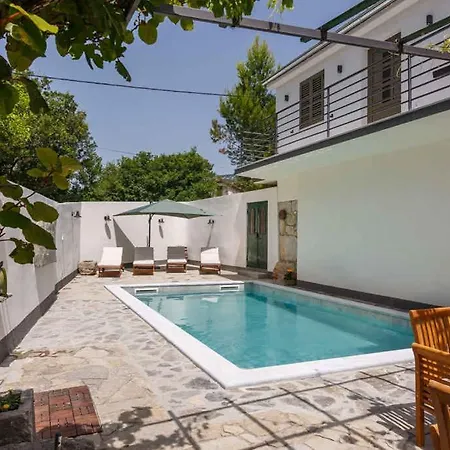 Holiday home Unit_type_terraced_house With Pool 55425 *